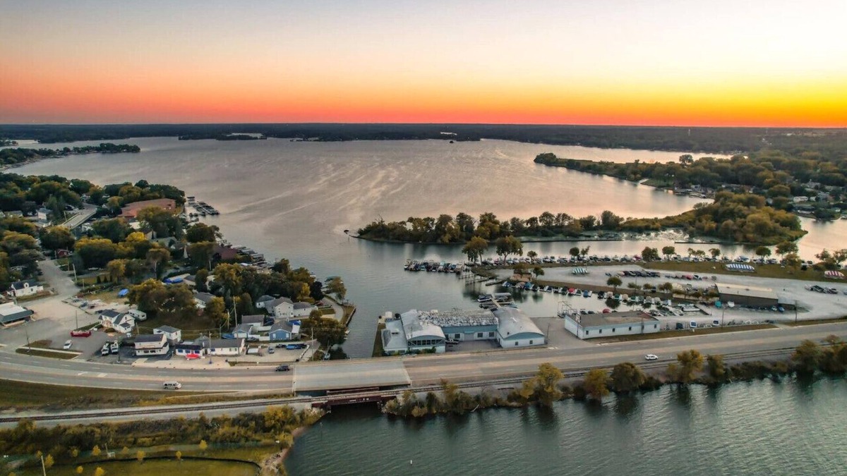 Fox Lake House | Chain O Lakes Getaway
