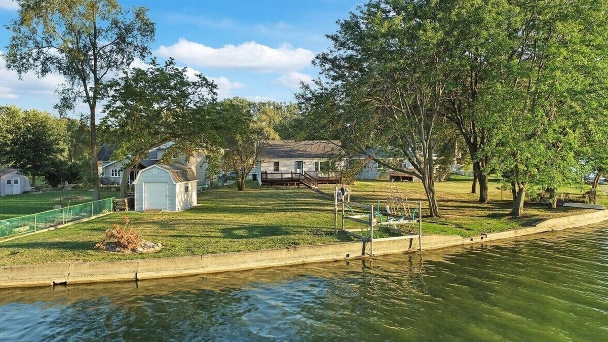 Fox Lake House | Chain O' Lakes Waterfront Getaway Home