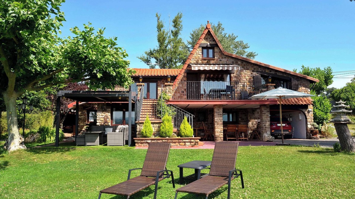 Nieva de Cameros Ski Chalet | Chalét Rural Exclusivo a pie del Pantano de El Rasillo
