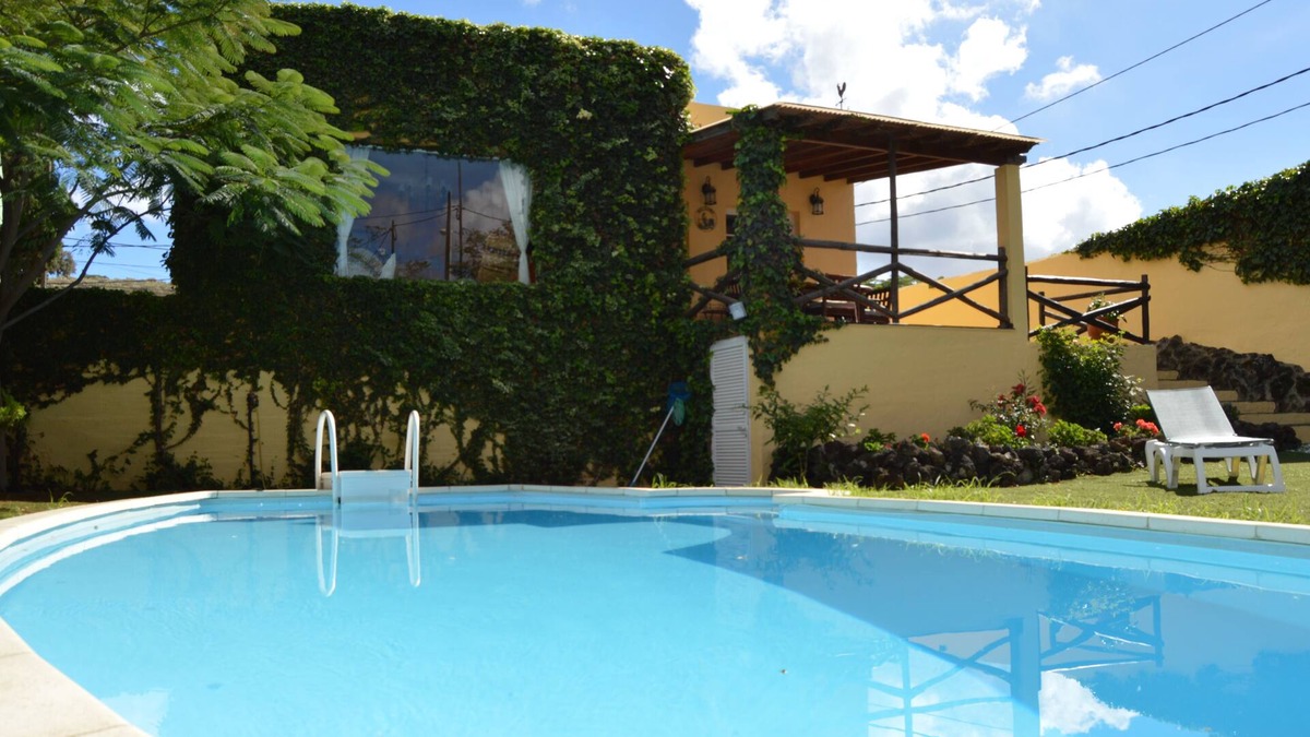 La Solana Villa | Chalet La Alpispa with private pool in Las Palmas.