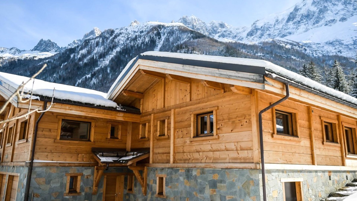Chamonix-Mont-Blanc Ski Chalet | Chal'Heureux + ANNEXE - 18 guests in 8 bedrooms ultimate comfort and elegance