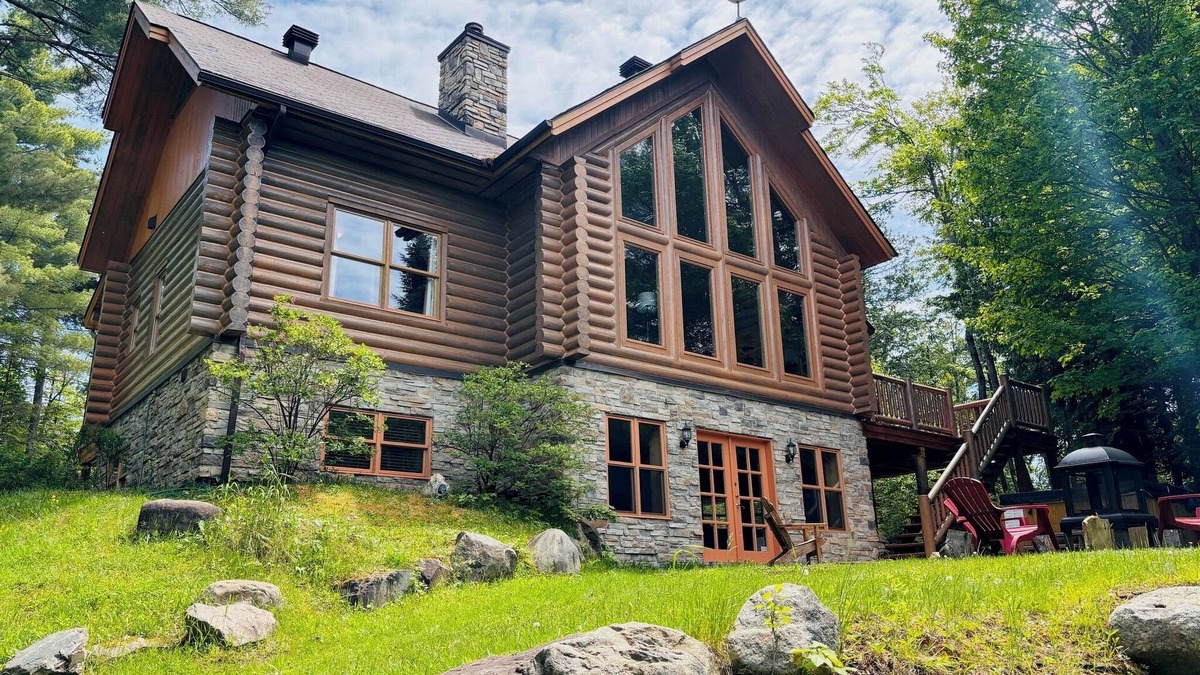 Fiddler Lake Resort Ski Chalet | Chal'Heureux, private SPA Billiards, Int. Ext. pool - High-speed Internet