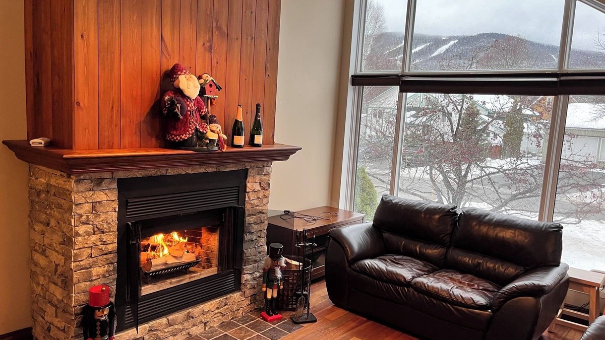Saint Ferreol les Neiges Ski Chalet | Chalet Mont Sainte Anne with superb view of the ski mountain and wood fireplace