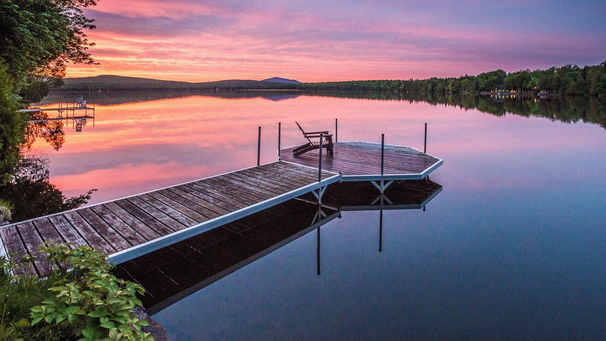 Sainte-Cecile-de-Whitton Ski Chalet | Chalet des Aurores /lakeside relaxation and spa