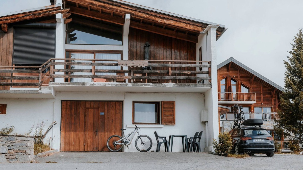 La Toussuire Ski Chalet | Chalet 'Jean Pierre Skilodge' with Mountain View, Shared Garden and Wi-Fi
