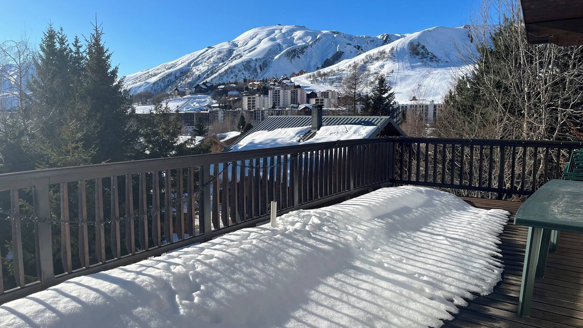 La Toussuire Ski Chalet | Chalet La Toussuire close to the slopes 12 people