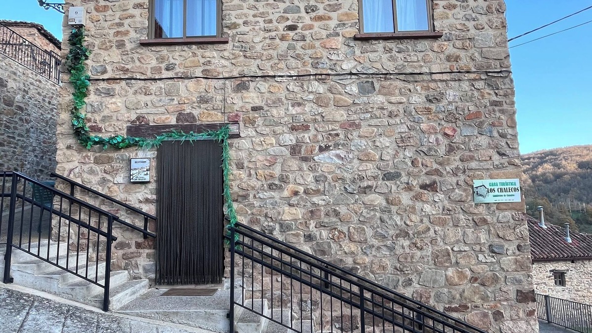 Lumbreras Cottage | Chaleco tourist house in Sierra Cebollera with private terrace.