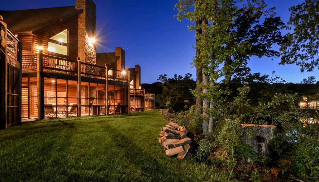 Lampe House | Chalet #1 The Deer Lake Lodge