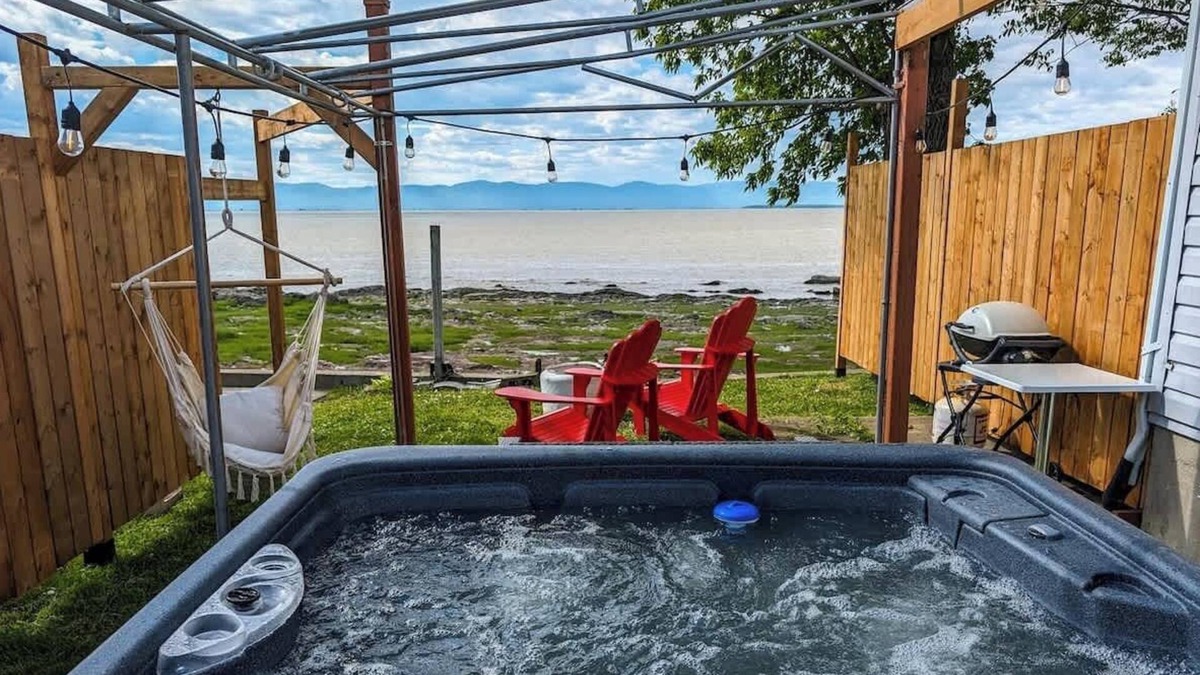 Cap-Saint-Ignace Ski Chalet | Chalet #10 - Spa with river view & Fireplace