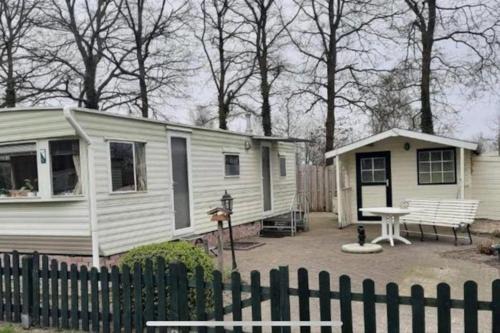 Schoonloo Ski Chalet | Chalet 108 met airco familie camping de Tien Heugten Schoonloo Drenthe