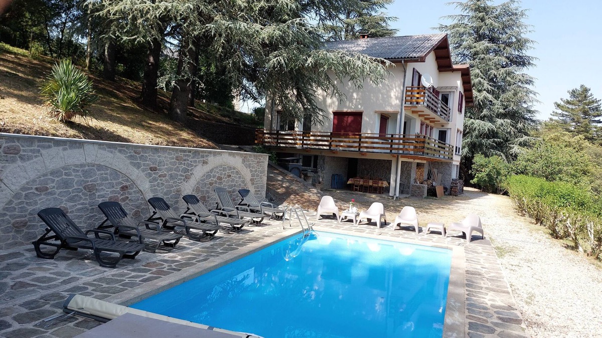 Genolhac Cottage | Chalet 14p with panoramic views of the valley and heated swimming pool