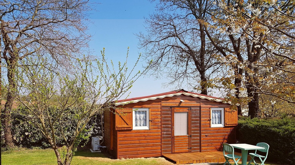 Chauve Ski Chalet | CHALET 2 people in market town near the seaside.