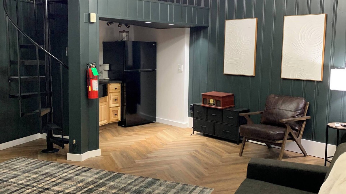 West Dover Hotel | Chalet 239