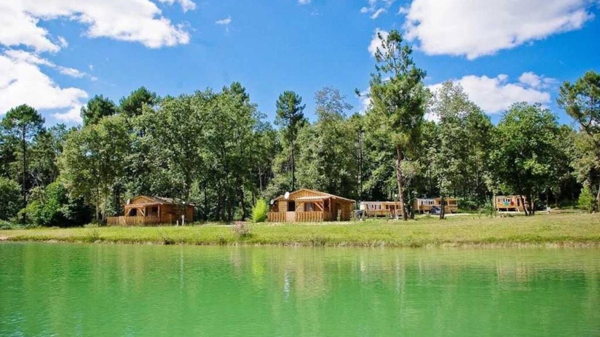 Douville Ski Chalet | Chalet 3 étoiles - Piscine - ccafgfd