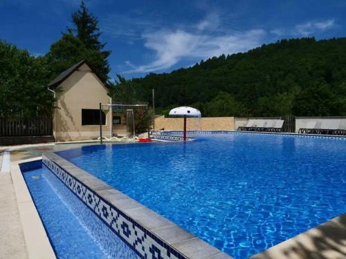 Monceaux-sur-Dordogne Other | Chalet 4 étoiles - Piscine - ef0c00