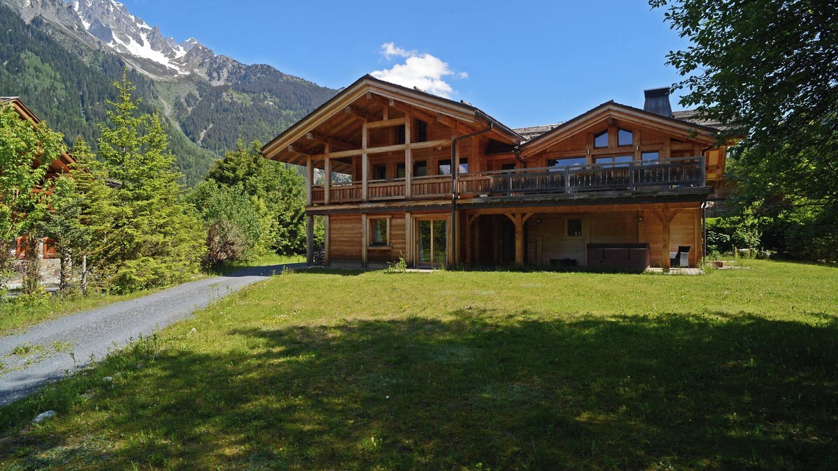 Les Praz-de-Chamonix Ski Chalet | Chalet 5 * 5 en suite bedrooms sauna jacuzzi