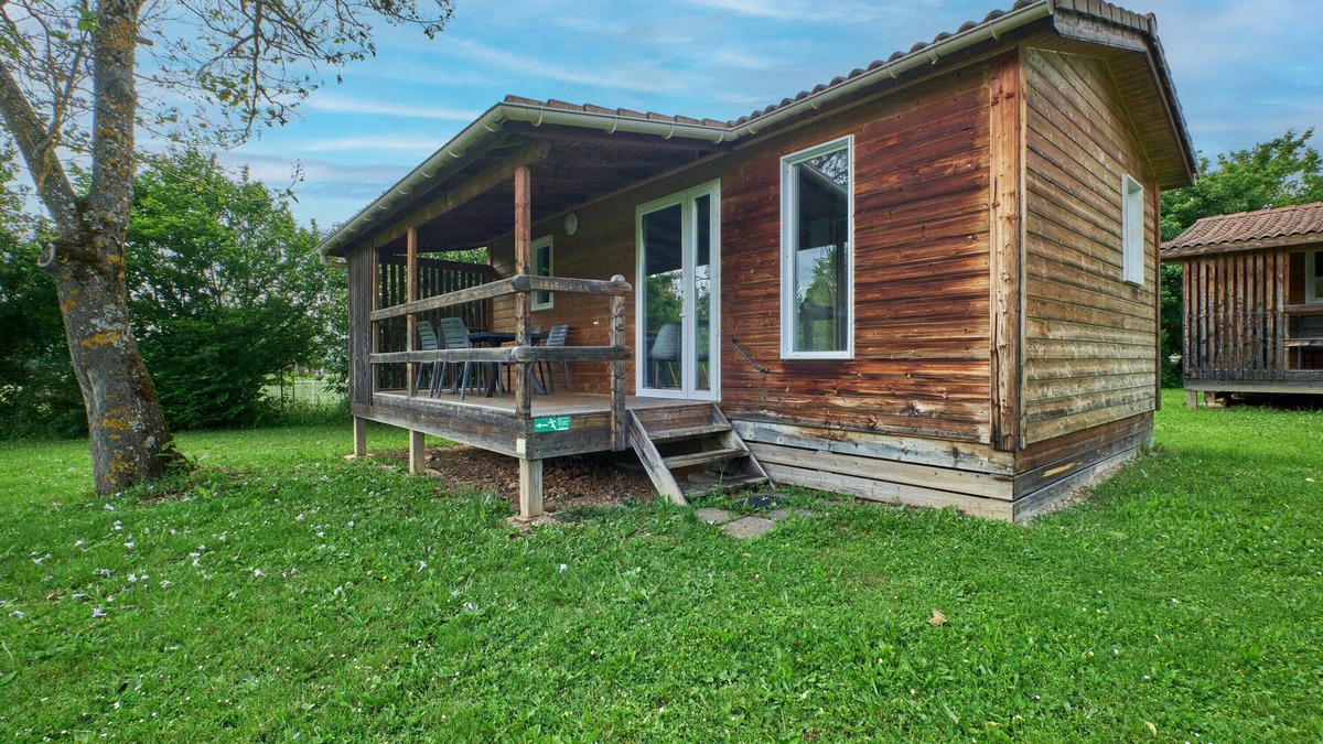 Mens Ski Chalet | Chalet "5 Personnes 304" with Shared Pool & Private Terrace