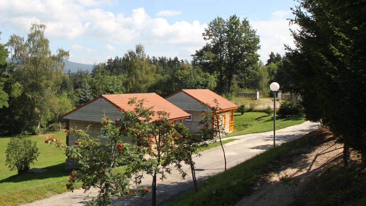 Blavignac Ski Chalet | Chalet '6 Personnes Acacia Semaine' with Mountain View, Shared Pool and Wi-Fi