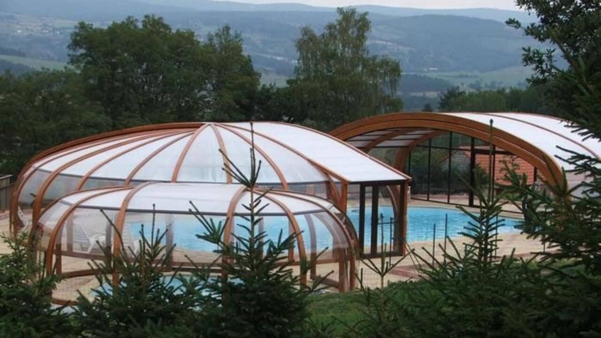 Blavignac Ski Chalet | Chalet '6 Personnes Genet Semaine' with Mountain View, Shared Pool and Wi-Fi