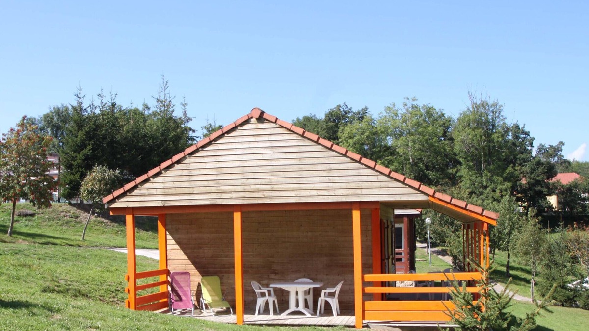 Blavignac Ski Chalet | Chalet '6 Personnes Zinnia Semaine' with Mountain View, Shared Pool and Wi-Fi