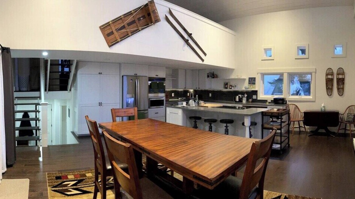 Killington House | Chalet 91 at Killington - 4BR Luxury Lodge with Hot Tub, Sauna, Pool Table
