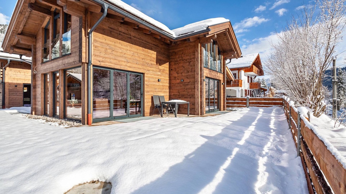 Garmisch-Partenkirchen Ski Chalet | Chalet "Aus Holz" with Mountain View, Private Terraces and Wi-Fi