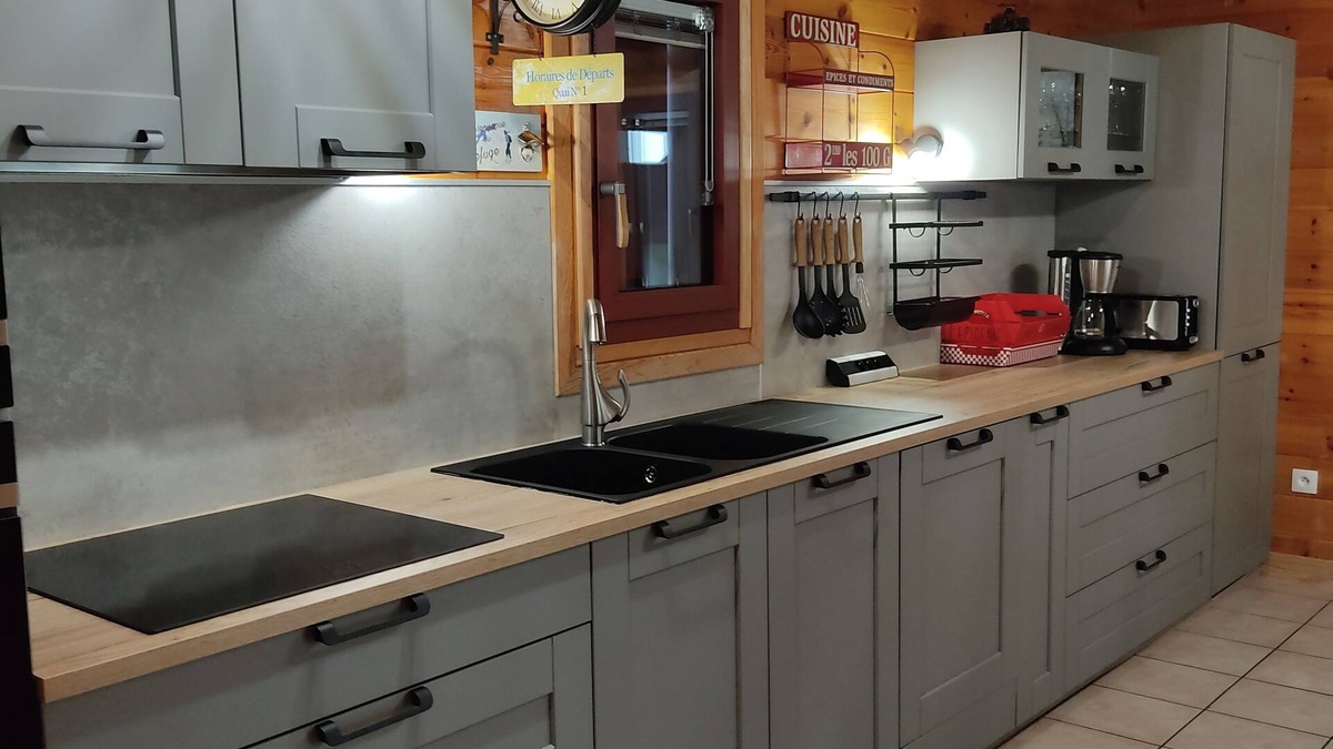 Chambon-sur-Lac Ski Chalet | Chalet and Veranda in the Hameau de Moneaux (63)