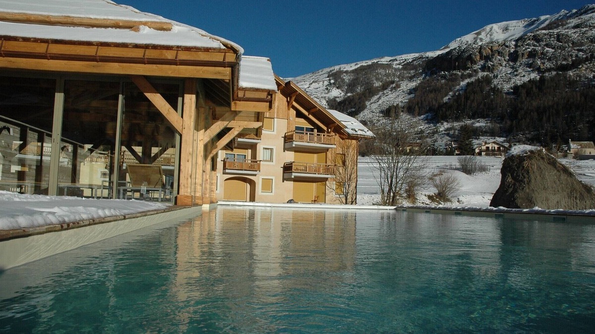 Monetier-les-Bains Apartment | Chalet-Appart Standing 6 to 8p. At the foot of the slopes + Swimming pool Sauna Hammam in Serreche