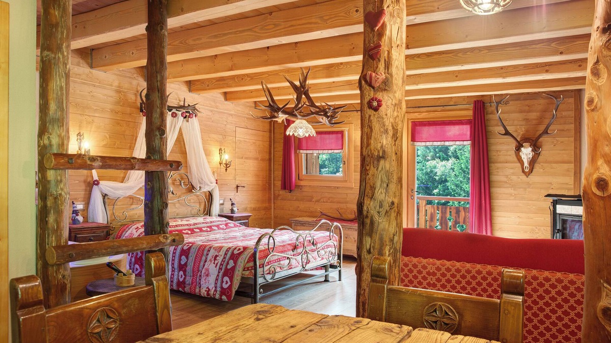 Monno Ski Chalet | Chalet 'Appartamento' with Mountain View, Private Garden and Balcony