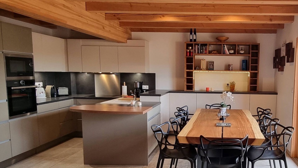 Araches-la-Frasse Ski Chalet | Chalet Arpitan - panoramic view, wifi, parking, quiet - les Carroz Grand Massif