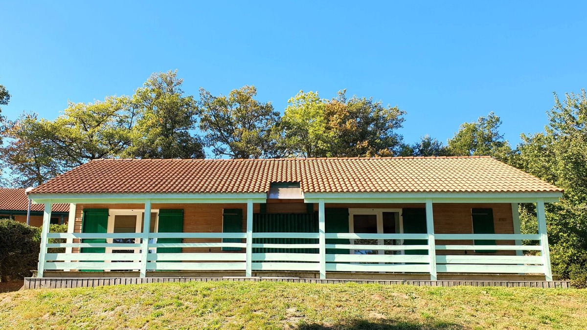 Blavignac Ski Chalet | Chalet "Aster Semaine" with Mountain View, Shared Pool & Wi-Fi