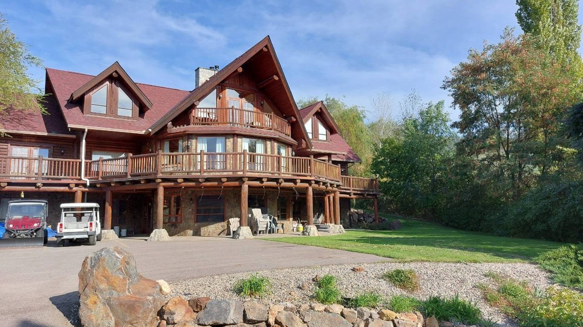 Vernon Ski Chalet | Chalet at Swan Lake