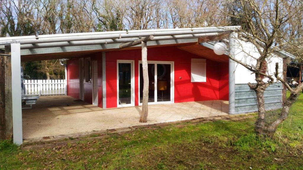 Saint-Nazaire Ski Chalet | Chalet au milieu des bois