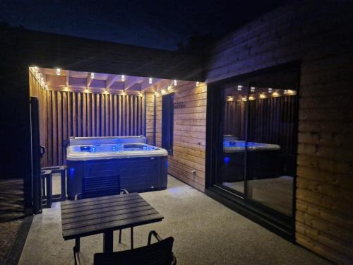 Soing-Cubry-Charentenay Ski Chalet | Chalet avec son jacuzzi privé