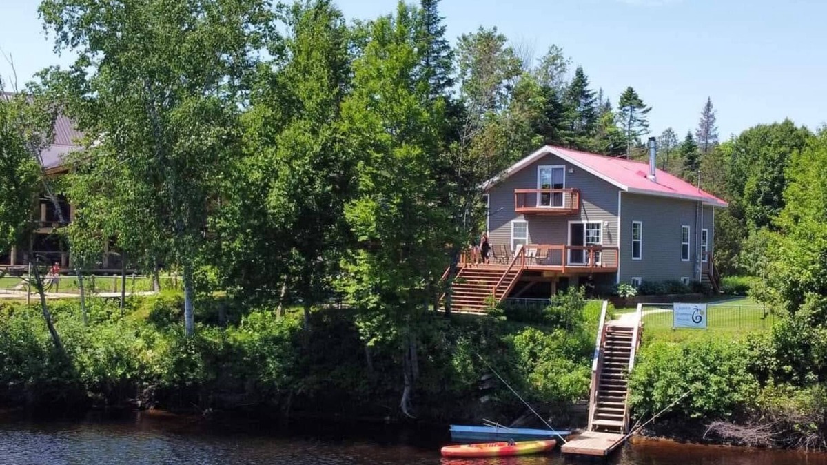 Shannon Ski Chalet | Chalet avec spa et vue sur la rivière Jacques-Cartier