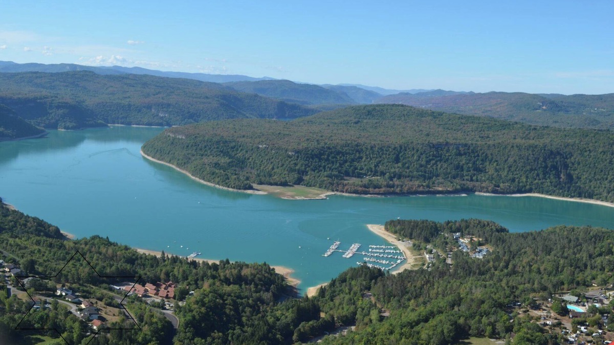 Charchilla Ski Chalet | Chalet Avec vue Magnifique sur le lac de Vouglans