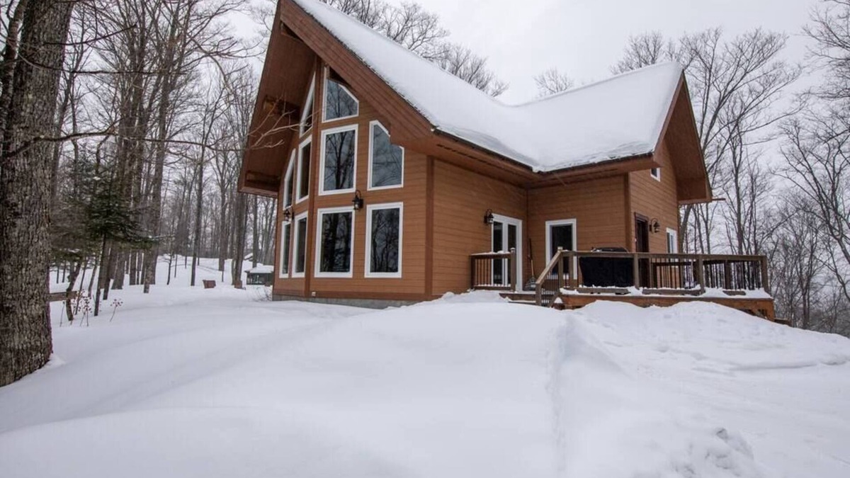 La Minerve Ski Chalet | Chalet Ayur- SPA- ACCÈS Lac Chapleau💧