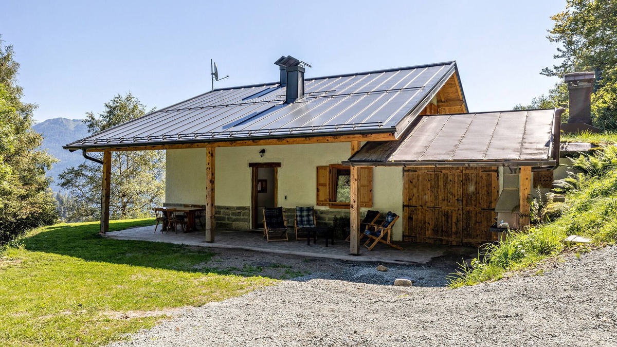Porte di Rendena Ski Chalet | Chalet 'Baita Cisina' with Mountain View, Private Terrace and Wi-Fi