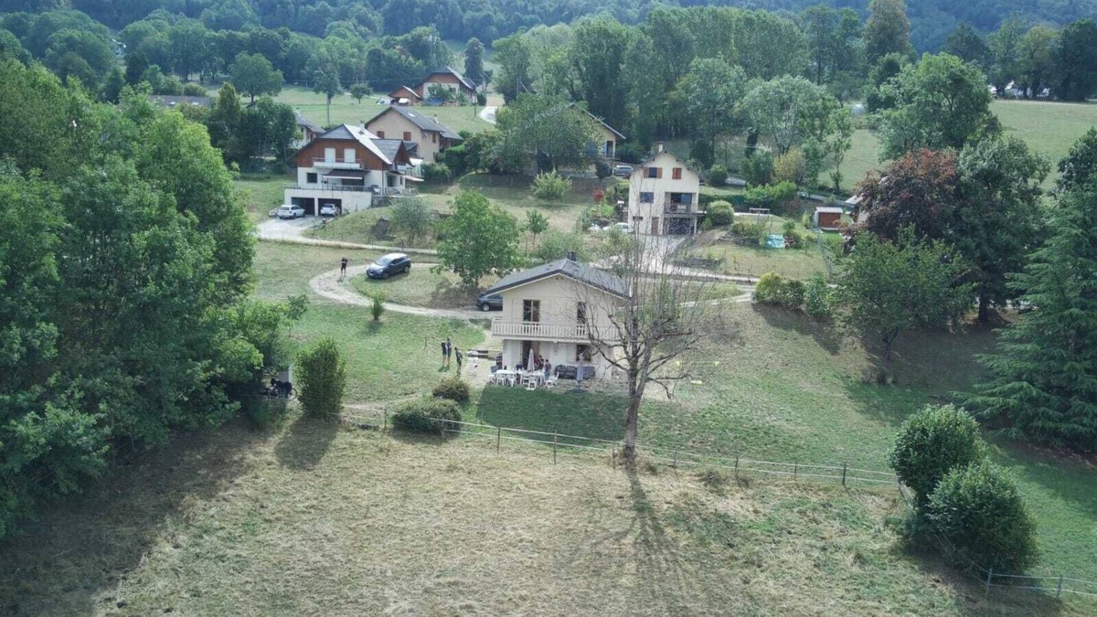 Saint-Offenge-Dessous Ski Chalet | Chalet between lakes Annecy and Aix les Bains, at the foot of the Bauges massif