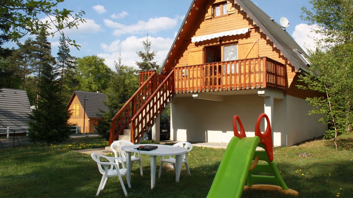 Plantades Ski Chalet | Chalet between lakes and mountains, unlimited fishing