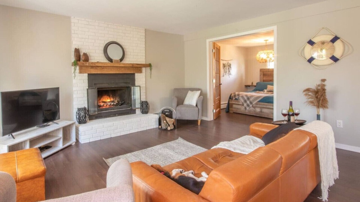 Asbestos Ski Chalet | Chalet BIA Foyer & Spa