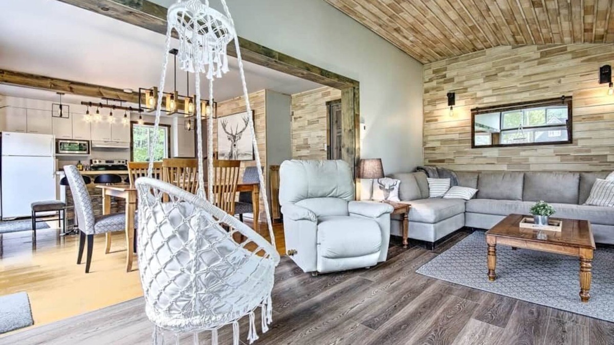 Saint-Jean-de-Matha Ski Chalet | Chalet Blanc/Waterfront (kayak, paddle board) spa activities