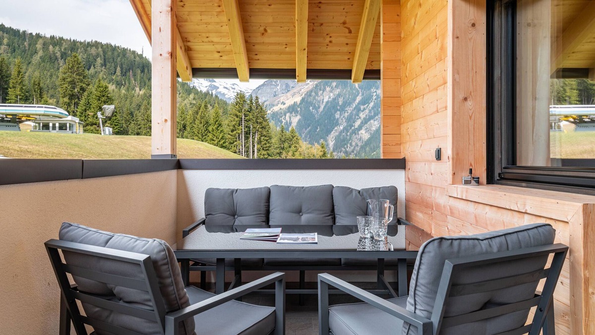 Racines Apartment | Chalet "Blosegghof Almwiese" with Mountain View, Private Terrace and Wi-Fi