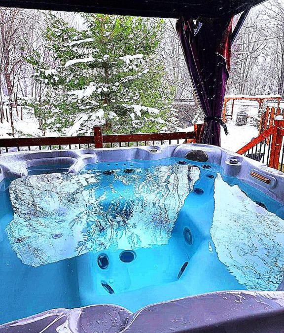 Saint-Remi-de-Tingwick Ski Chalet | Chalet bord de l'eau avec spa
