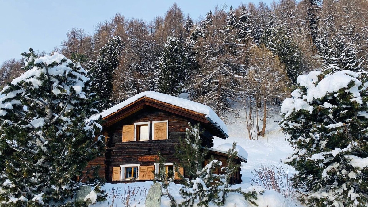 Chandolin Ski Chalet | Chalet ça me Suffit, my little piece of paradise -Outside : small 2-storey-chalet for 2 persons on a