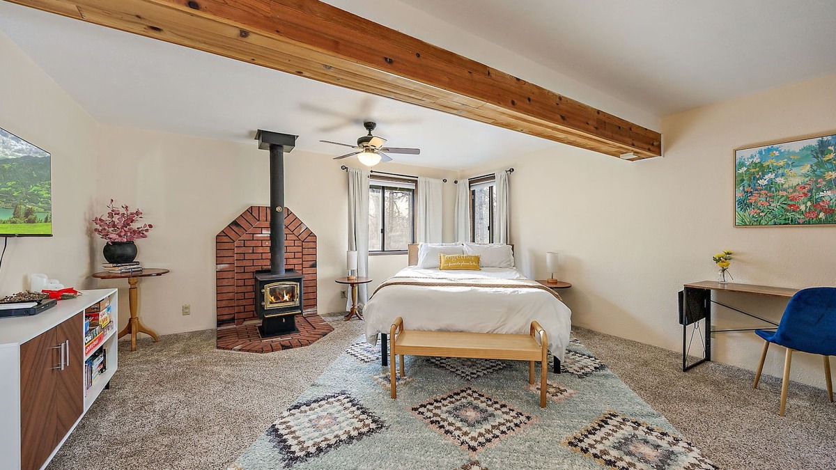 Grants Pass Ski Chalet | Chalet Cabin Near Rogue River: hiking, hunting, fishing, and rafting.