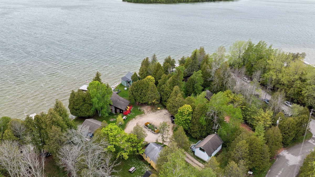 Baileys Harbor Cabin | Chalet Cabin on Kangaroo Lake - Dog Friendly and family friendly