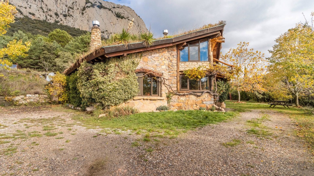 Boixols Ski Chalet | Chalet 'Cal Serrat' with Mountain View, Private Terrace and Wi-Fi