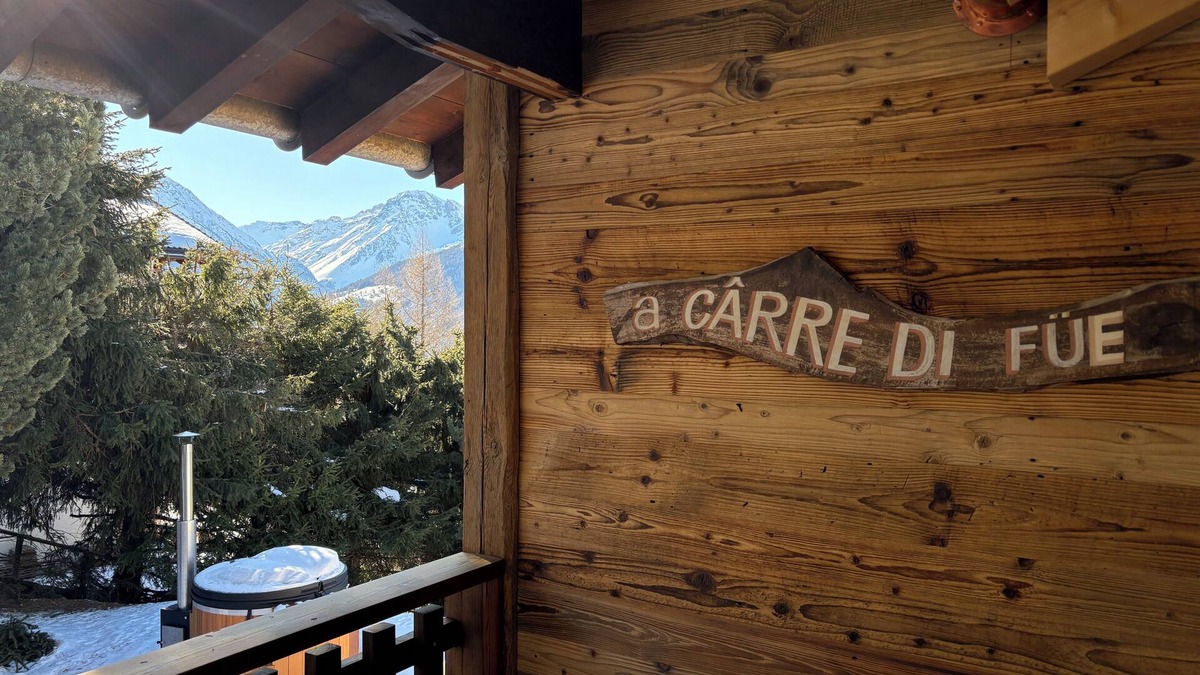 St. Luc Ski Chalet | Chalet CarreDiFue | 4bed | 180° view | Nordic bath