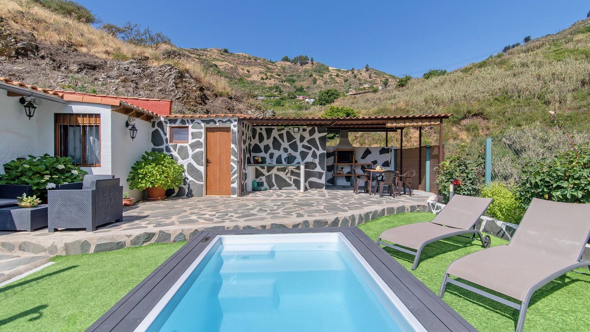Las Lagunetas Ski Chalet | Chalet 'Casa Abuela Fela' with Mountain View, Private Pool & Wi-Fi